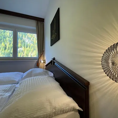 International House Superior Zw 11 アパート