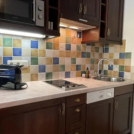 International House Superior Zw 11